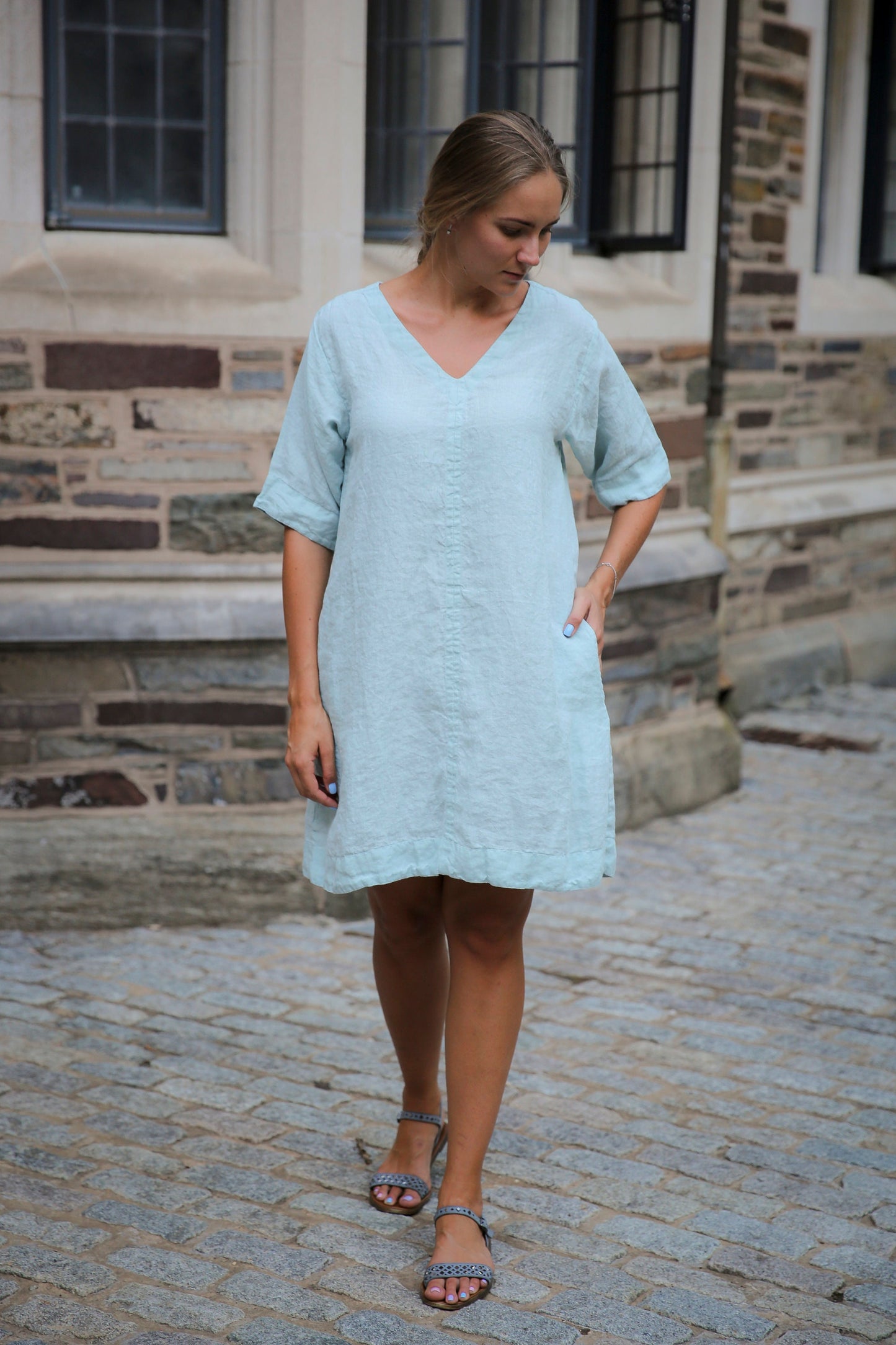 Chic Linen V-Neck Tunic - Perfect Plus Size Gift for Mom