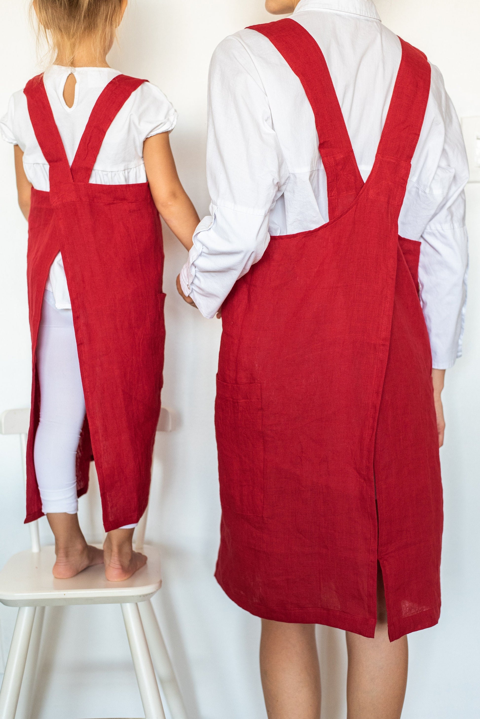 Comfortable and chic red linen apron without ties, for easy wear set rear
