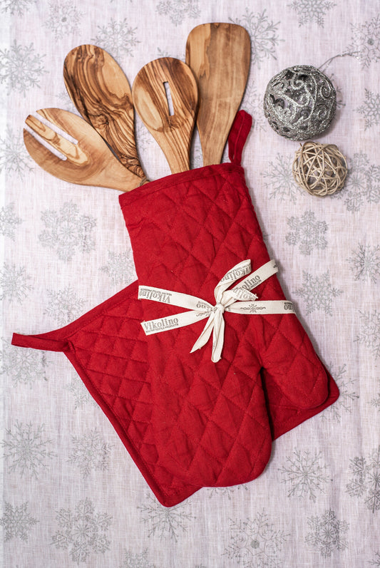 Elegant Linen Kitchen Set featuring 2 pot holders and 2 oven mitts.