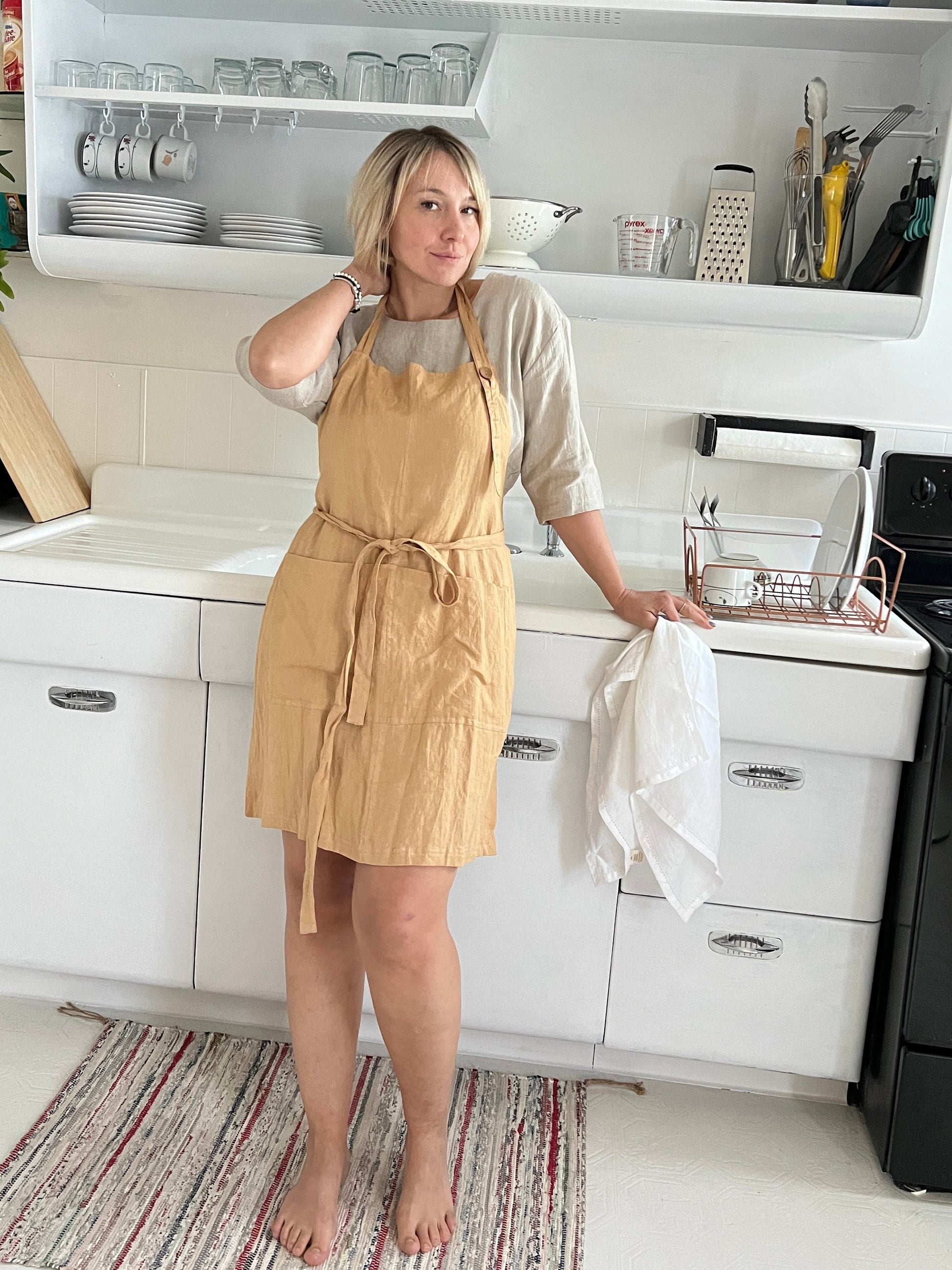 A thoughtful gift: Linen Apron with pockets for Christmas & Mother's Day