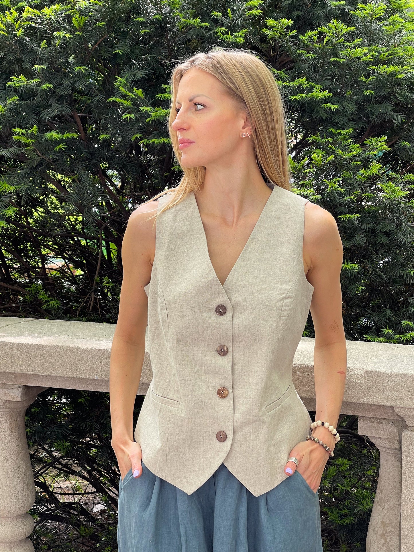 Chic Linen Short Vest with Lined Interior
