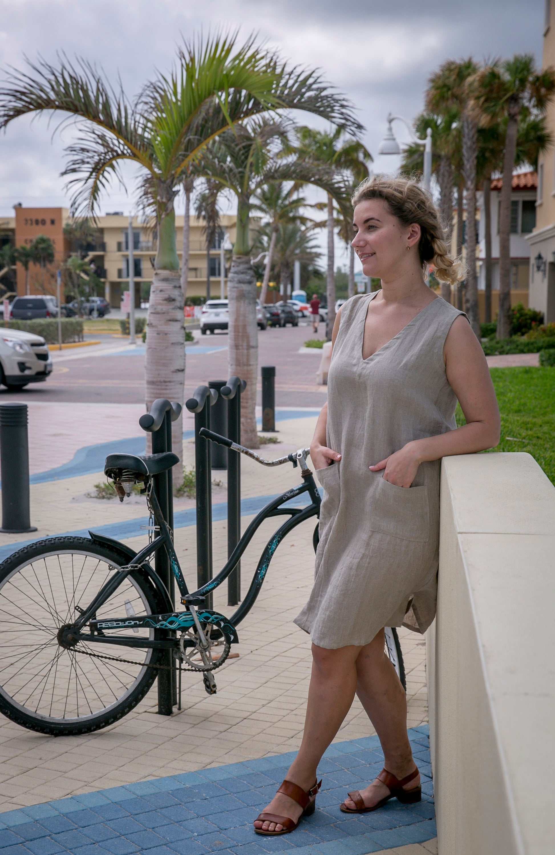Linen April Dress: A harmony of design, texture, and functionality.