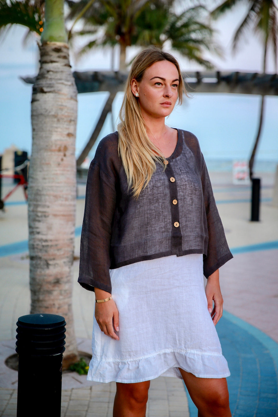 Sustainable fashion choice: Woman in a pre-washed and pre-shrunk linen dress.