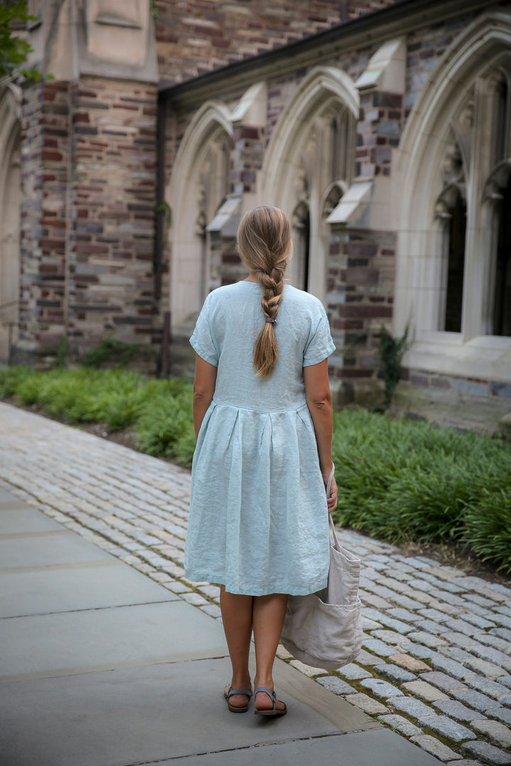 The perfect ensemble for any occasion: The versatile Linen Adri Dress.