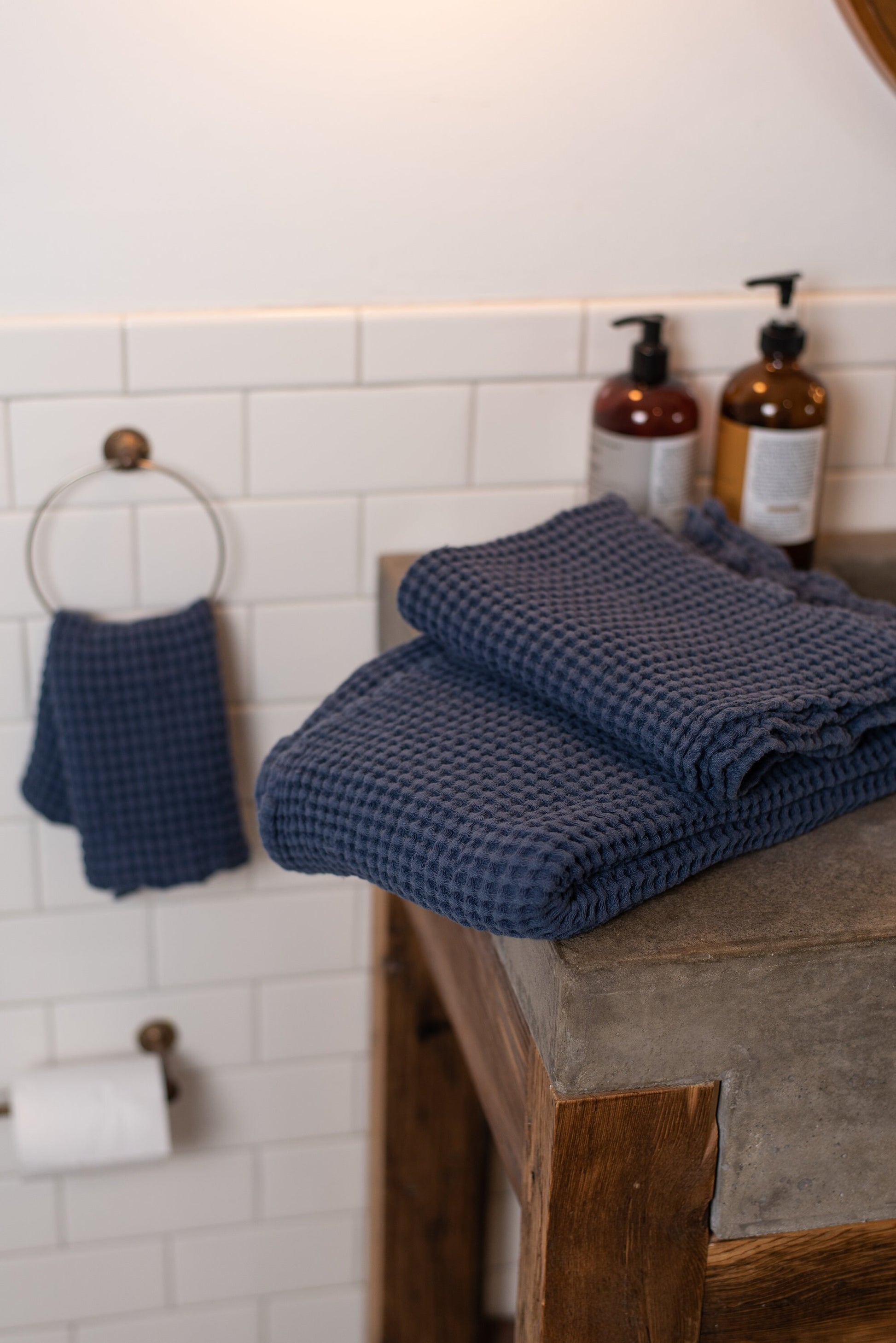 Luxurious Waffle Linen Towel Collection in Various Sizes - Eco-friendly and Comfortable