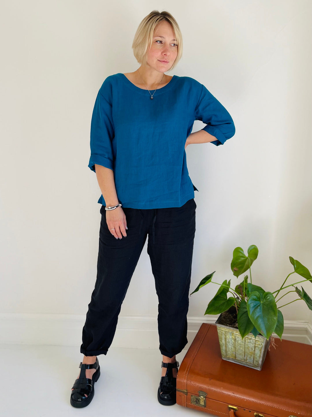 Bella Top in a range of colors, radiating relaxed chic.