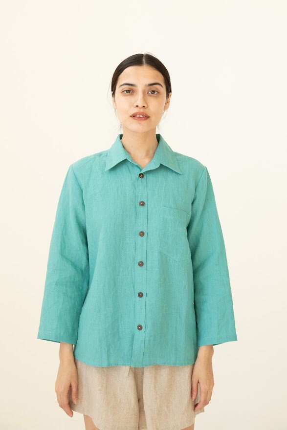 Everyday essential: Linen shirt with a natural, relaxed wrinkled look