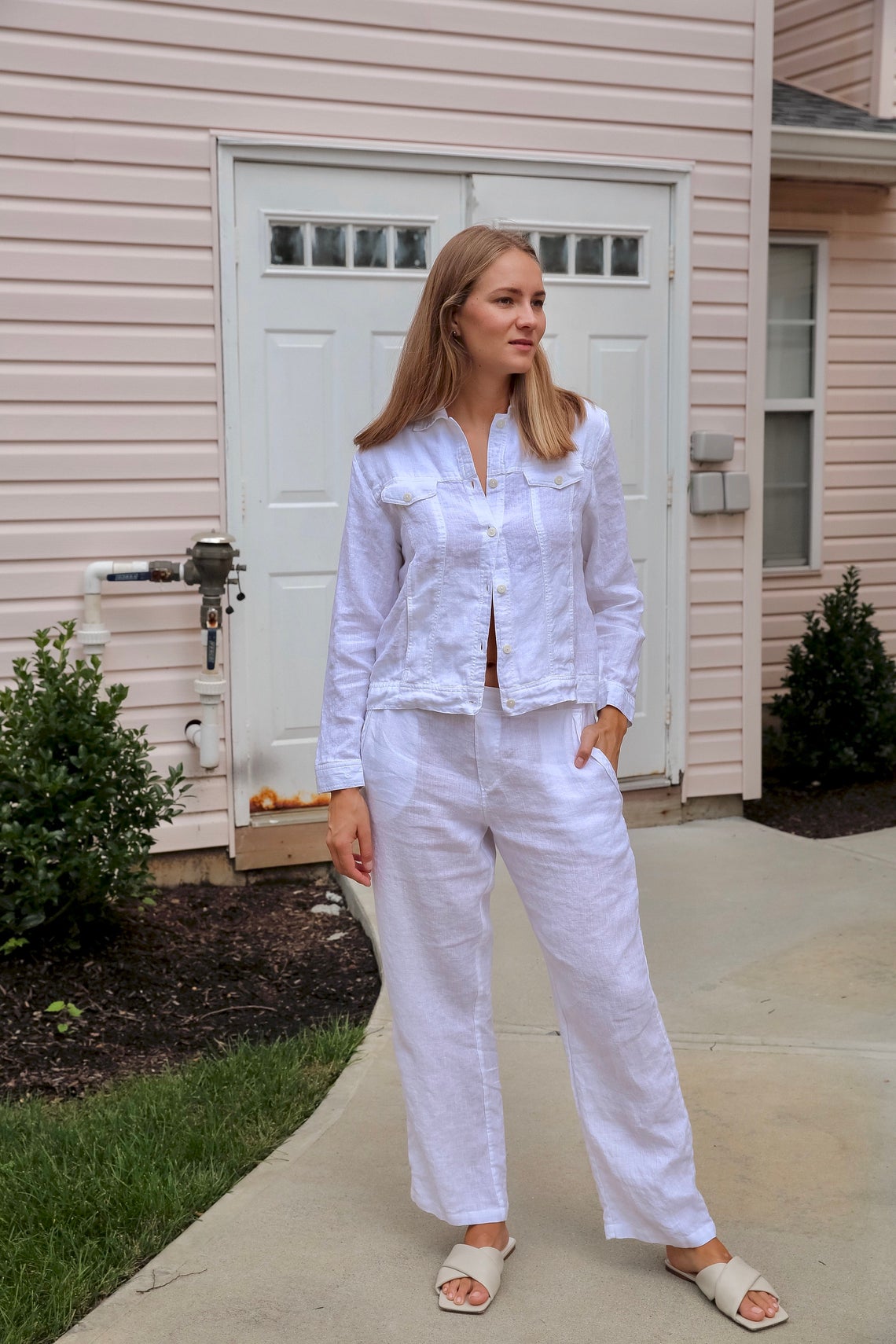 Fashion-forward woman in a breathable and comfortable linen crop jacket.